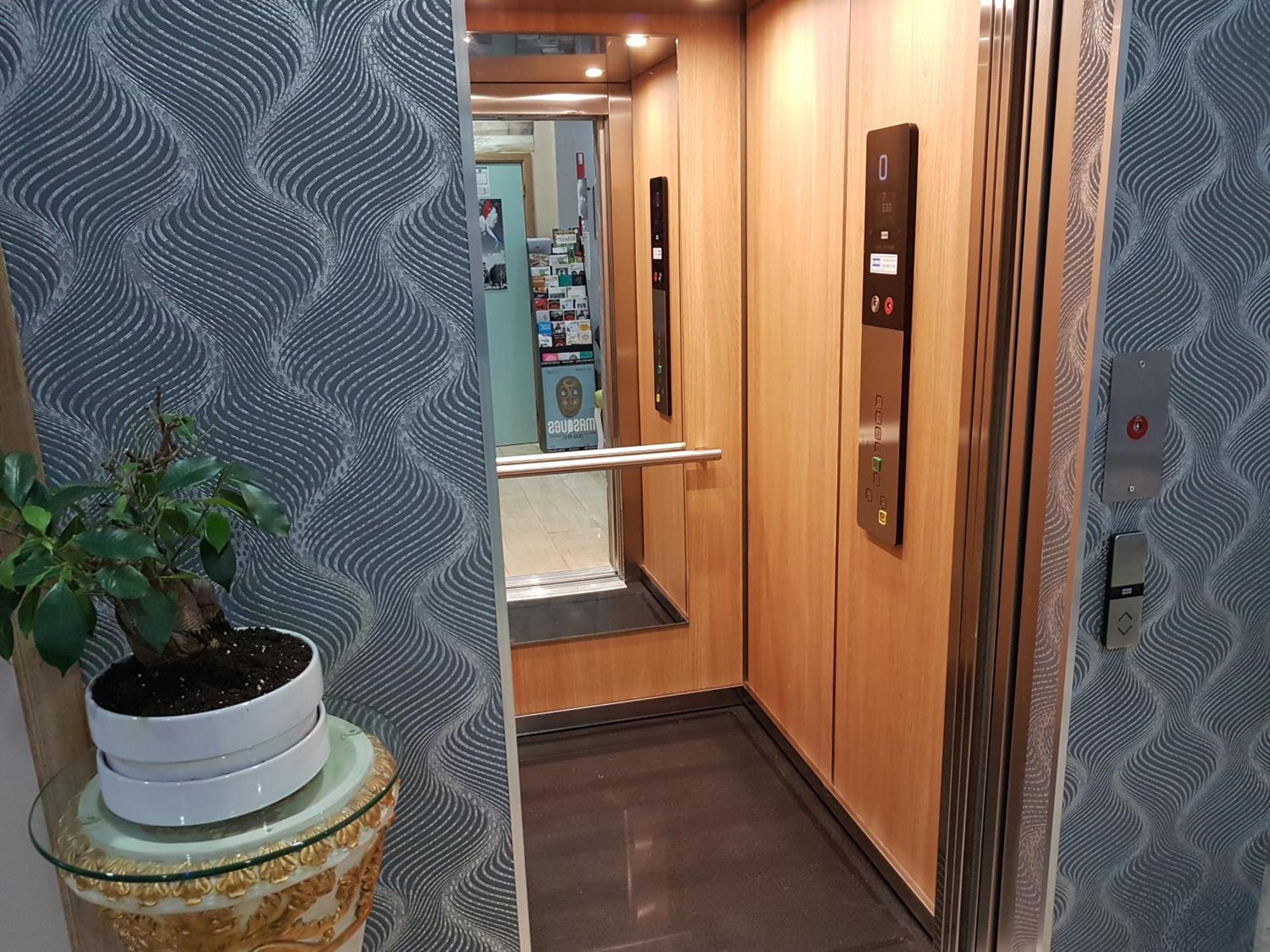 Hotel Meribel Saint-Josse-ten-Noode Экстерьер фото